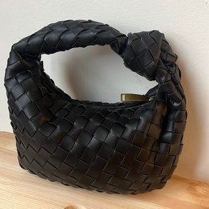 Woven knot top handle bag